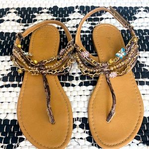 Sandals with charms